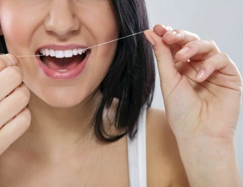 Cómo usar el hilo dental